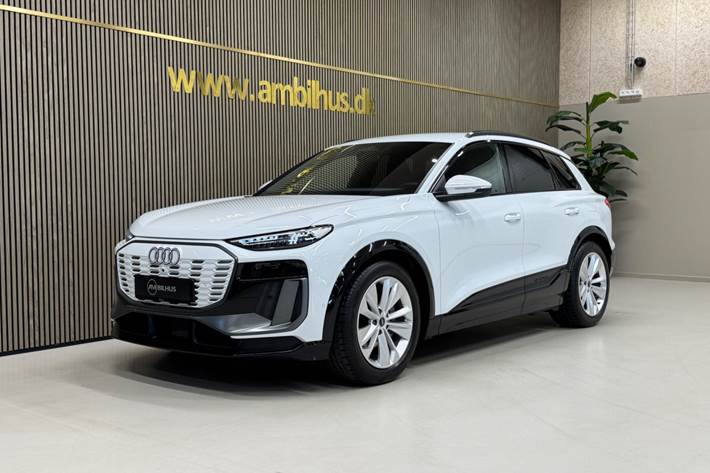 Hvid Audi Q6 e-tron fra 2025