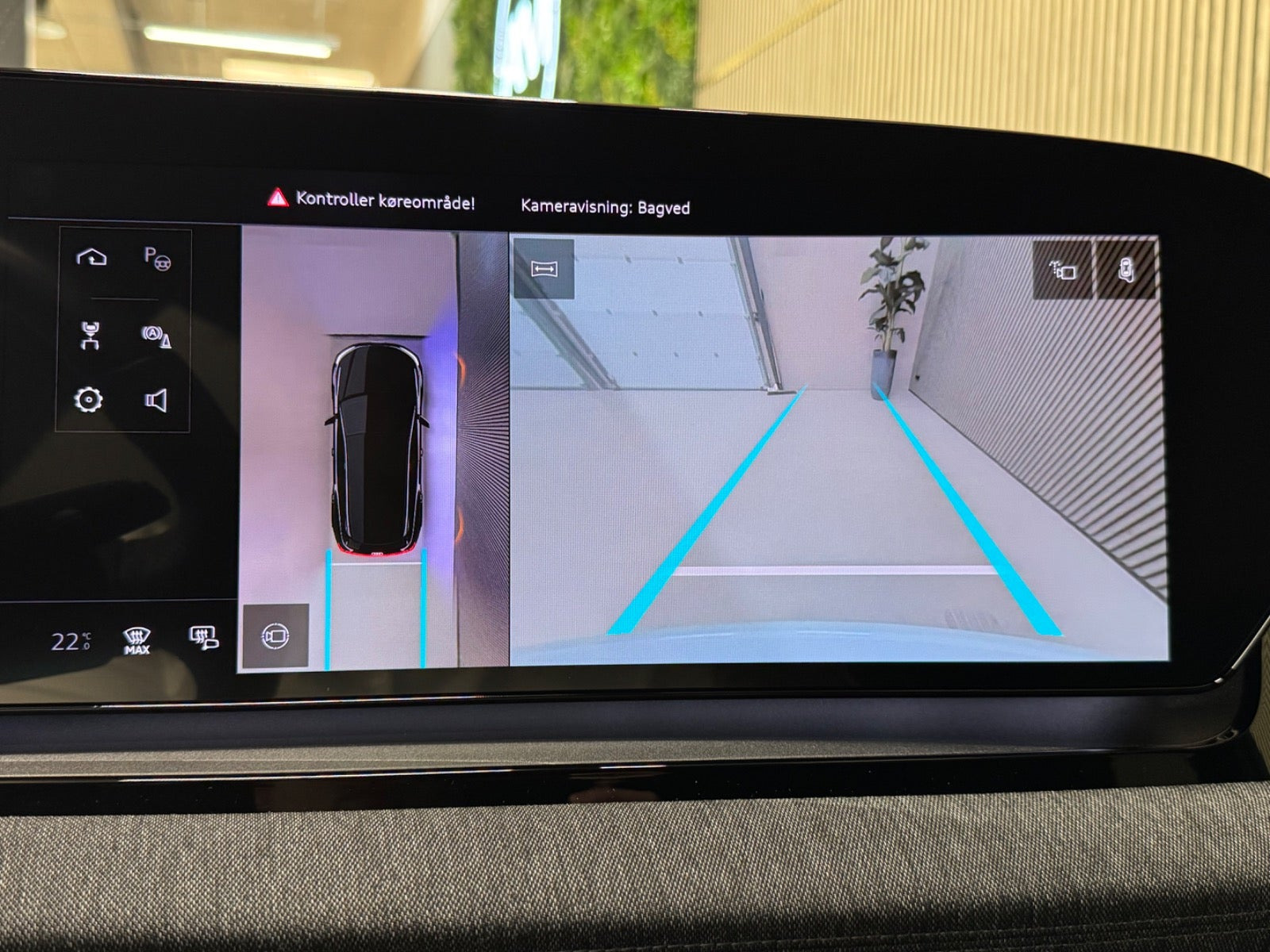 Hvid Audi Q6 e-tron fra 2025