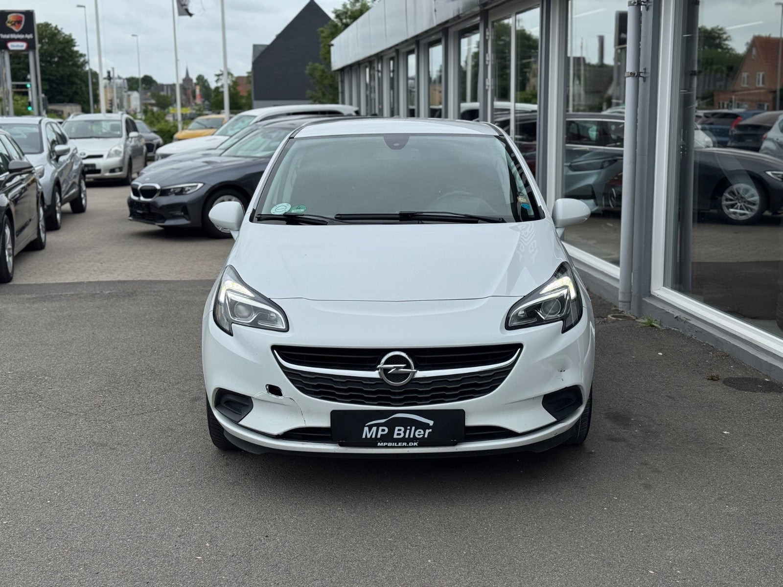 Hvid Opel Corsa fra 2017
