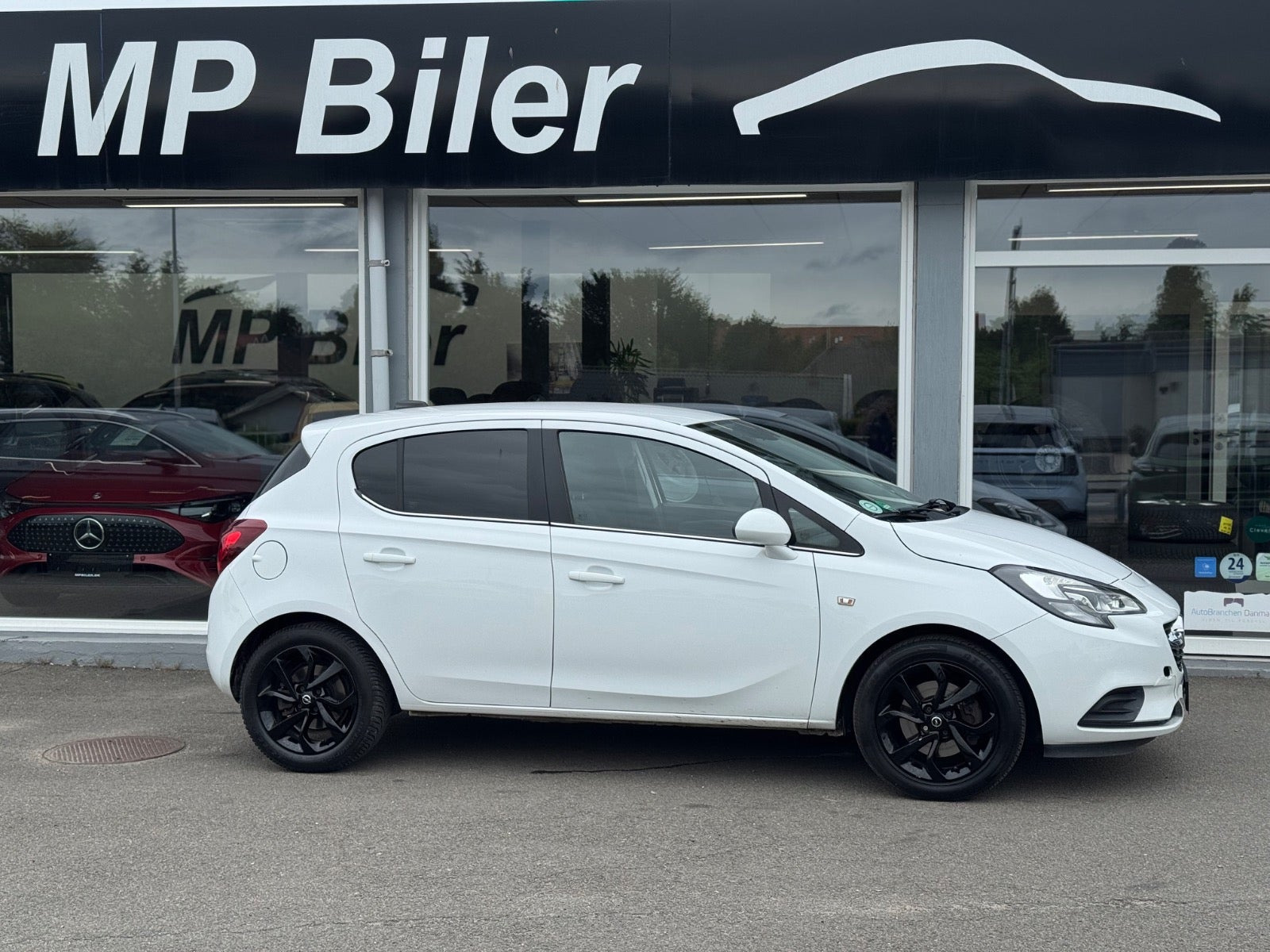Hvid Opel Corsa fra 2017