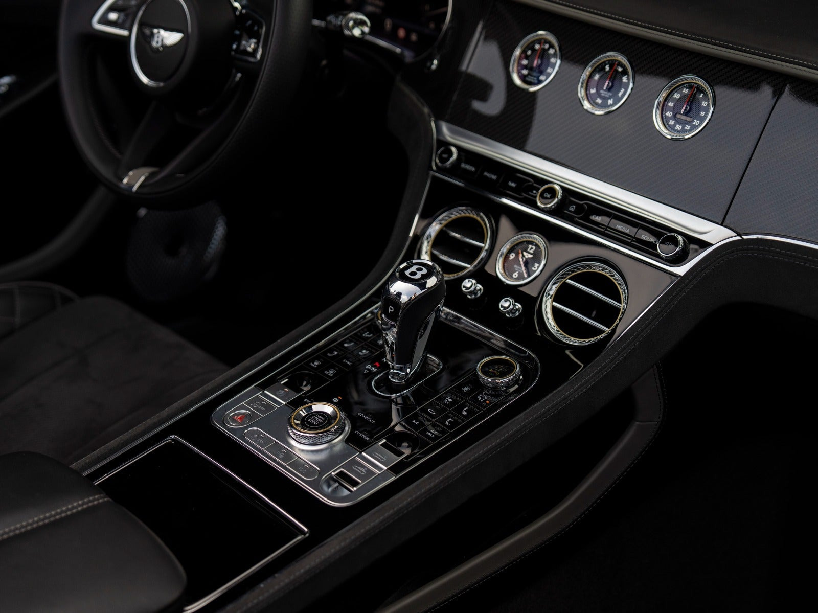 Grå Bentley Continental GT fra 2021