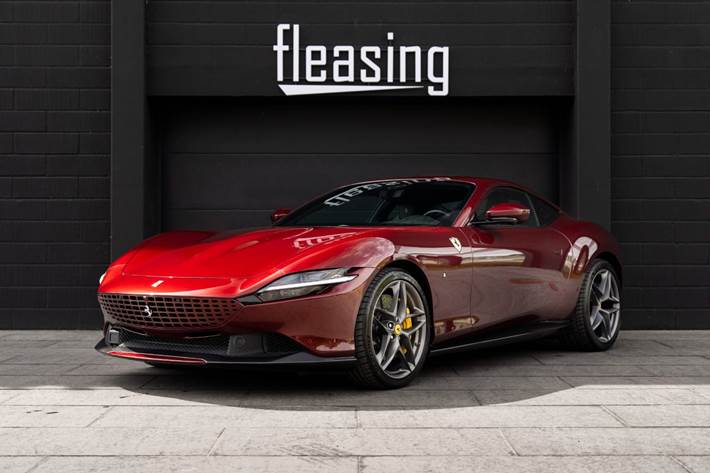 Rød Ferrari Roma fra 2020