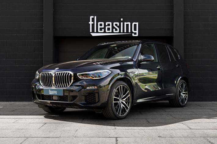 Sort BMW X5 fra 2019 set udefra