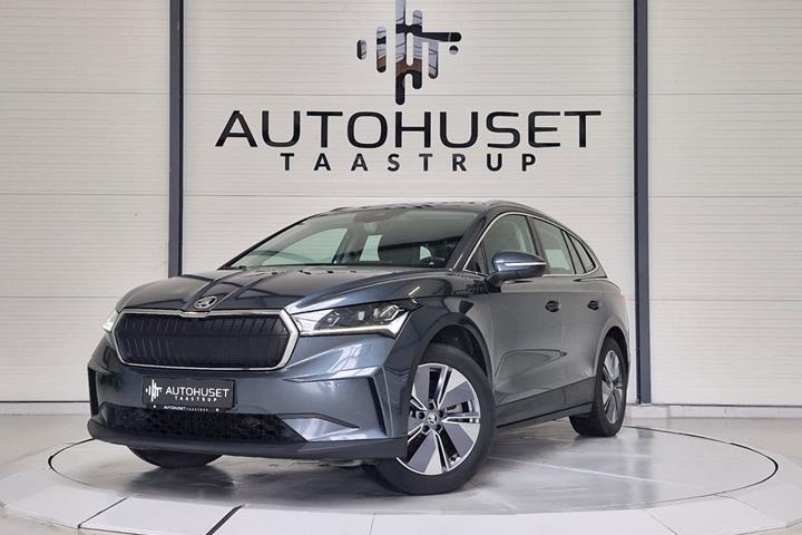 Grå Skoda Enyaq fra 2021 set udefra