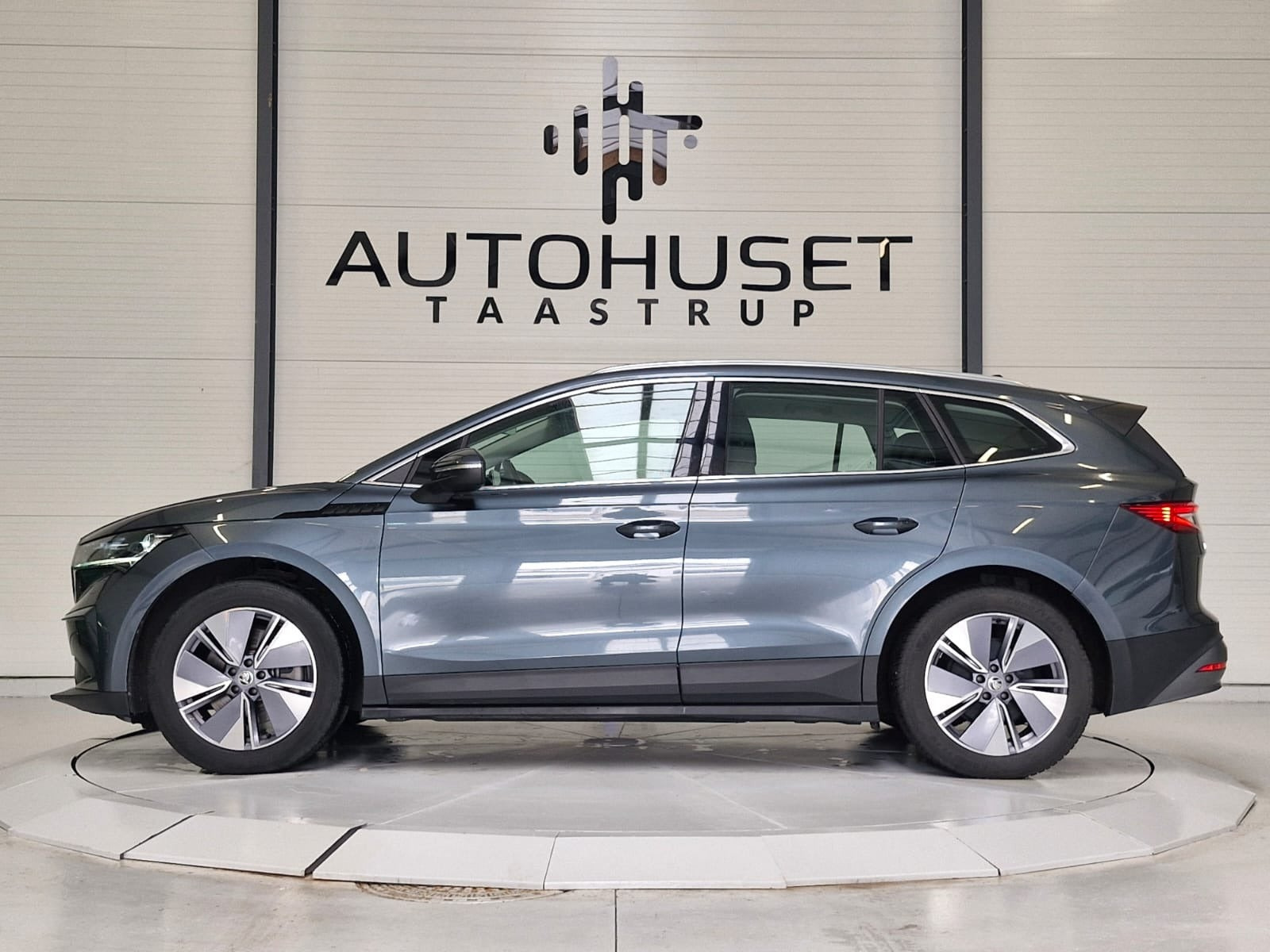 Grå Skoda Enyaq fra 2021