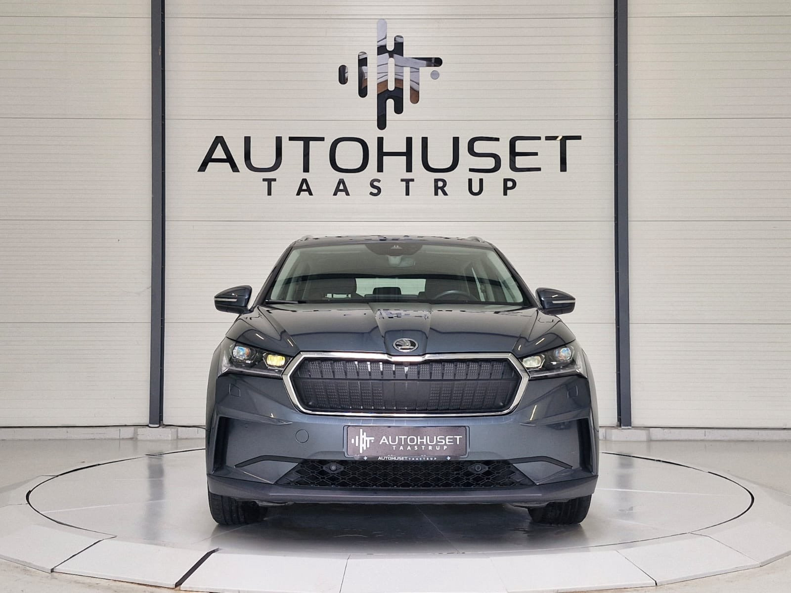Grå Skoda Enyaq fra 2021