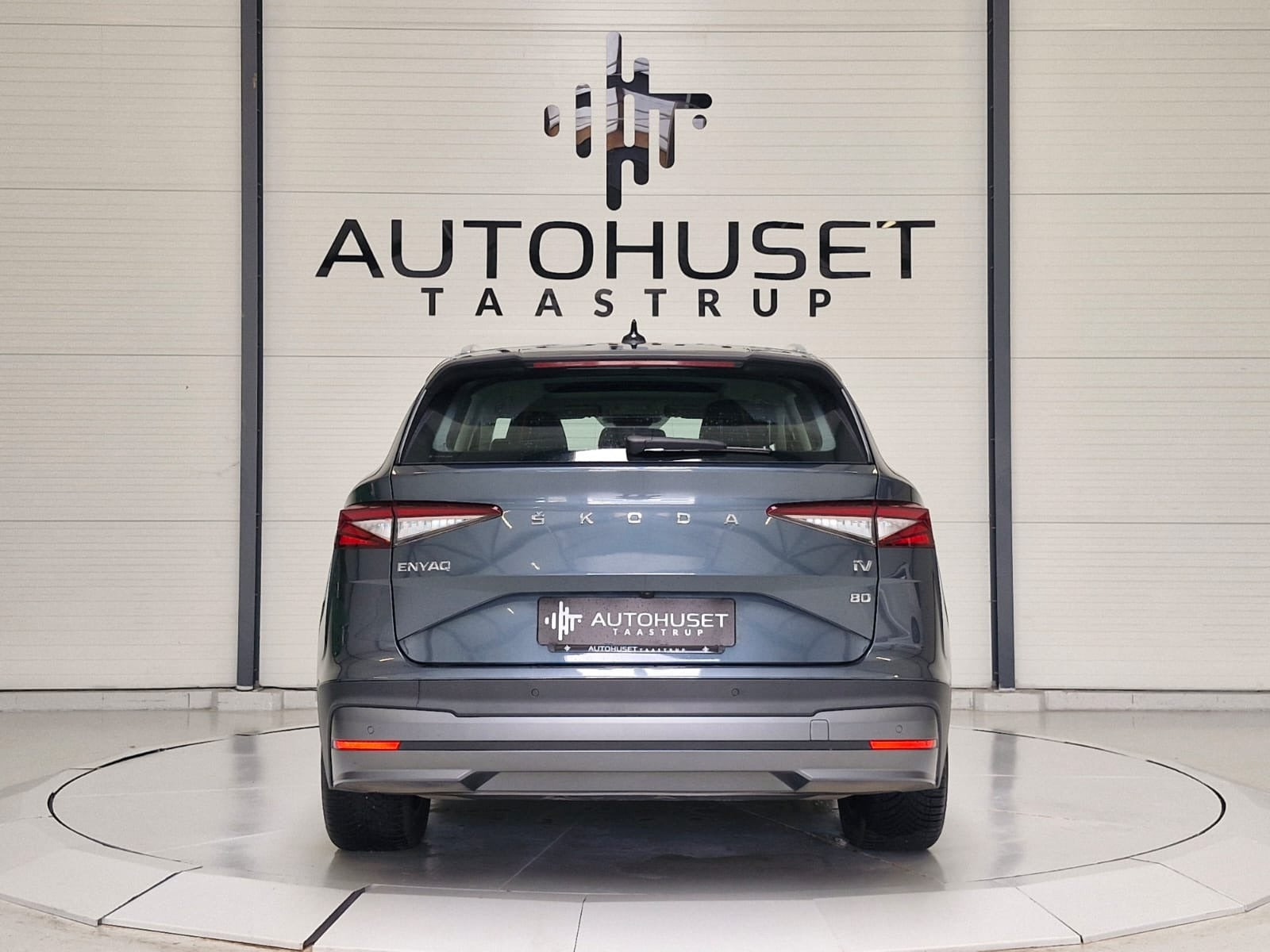 Grå Skoda Enyaq fra 2021