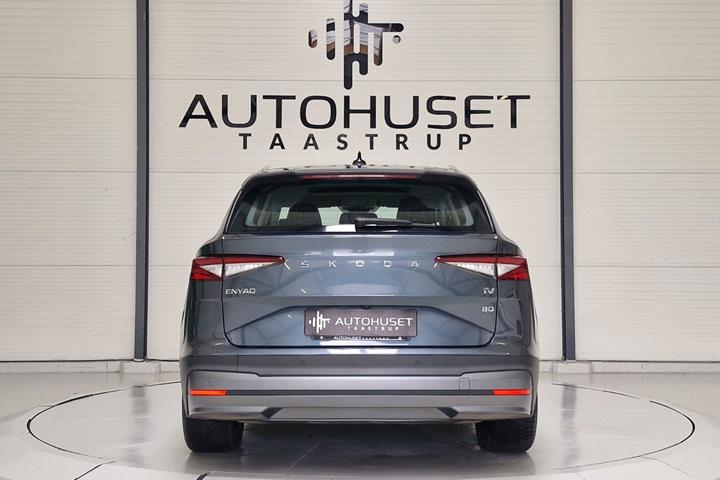 Grå Skoda Enyaq fra 2021
