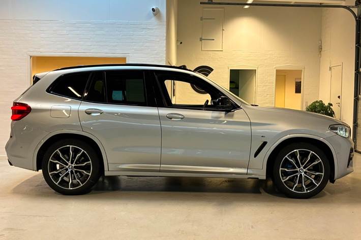 Sølv BMW X3 fra 2018