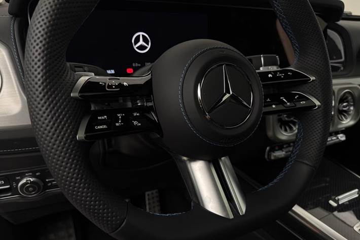 Blå Mercedes G580 fra 2025