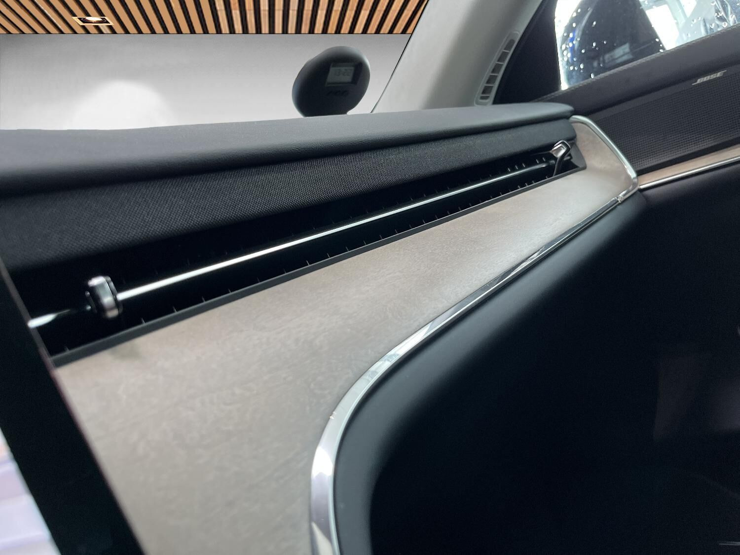 Blå Volvo EX90 fra 2025