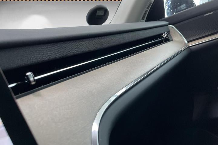 Blå Volvo EX90 fra 2025