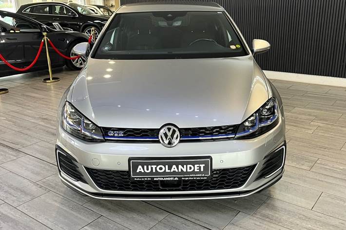 Sølv VW Golf VII fra 2018