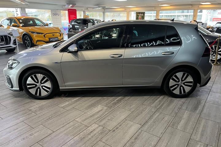 Sølv VW Golf VII fra 2018