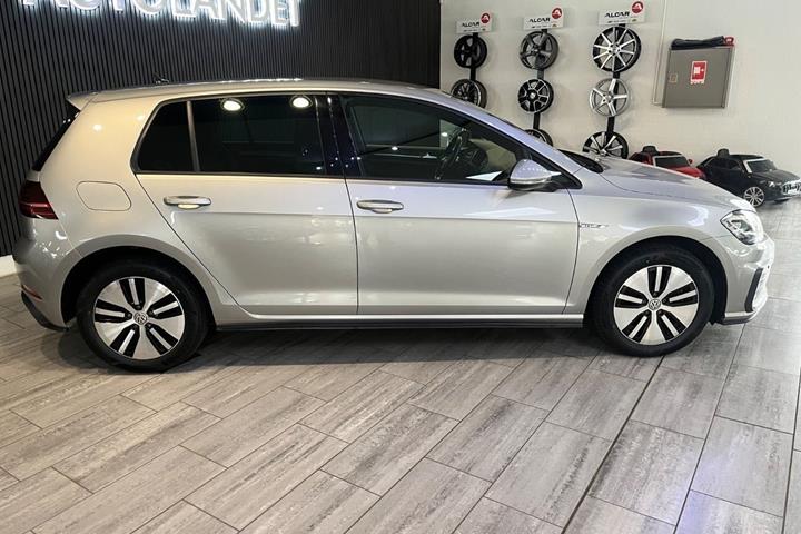Sølv VW Golf VII fra 2018