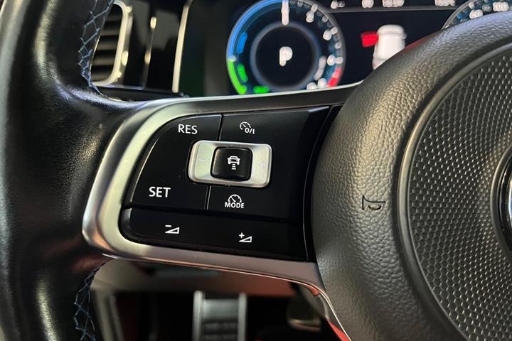 Sølv VW Golf VII fra 2018