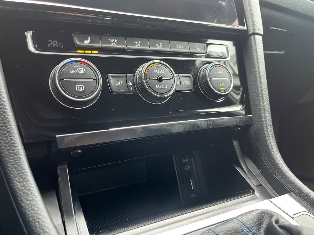 Sølv VW Golf VII fra 2018