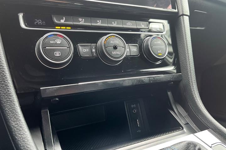 Sølv VW Golf VII fra 2018
