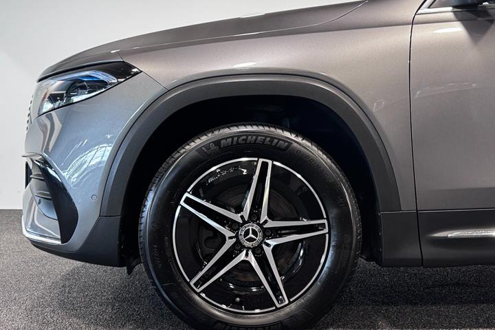 Grå Mercedes EQB250+ fra 2025