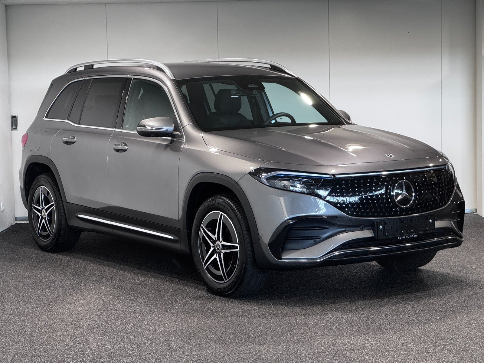 Grå Mercedes EQB250+ fra 2025