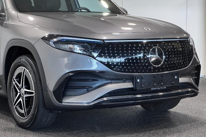 Grå Mercedes EQB250+ fra 2025