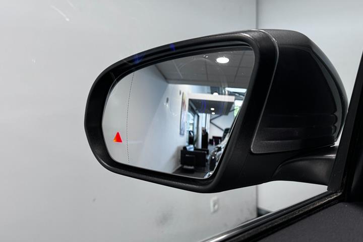 Grå Mercedes EQB250+ fra 2025
