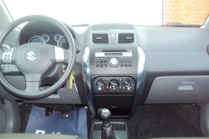 Sølv Suzuki SX4 fra 2013