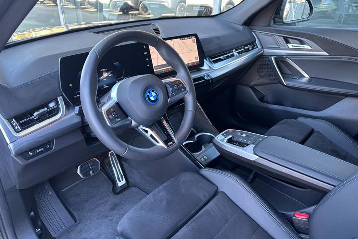 Sort BMW iX2 fra 2026