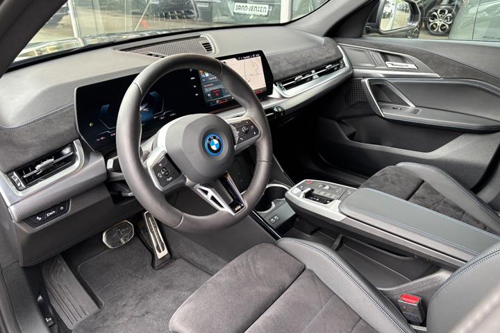 Sort BMW iX2 fra 2025
