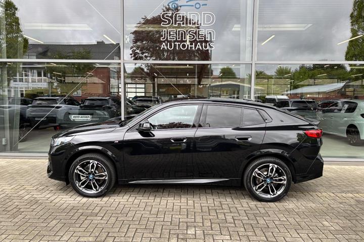 Sort BMW iX2 fra 2025