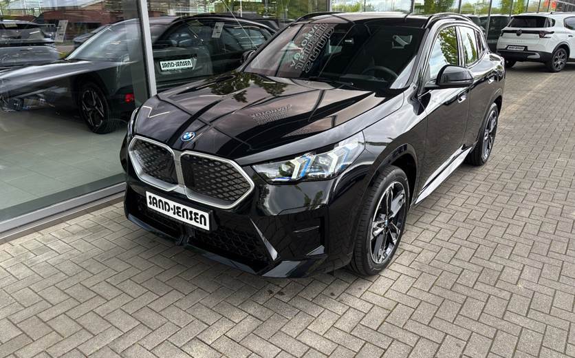 BMW iX2 eDrive20 Fully Charged M-Sport