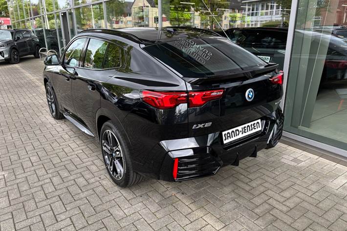 Sort BMW iX2 fra 2026