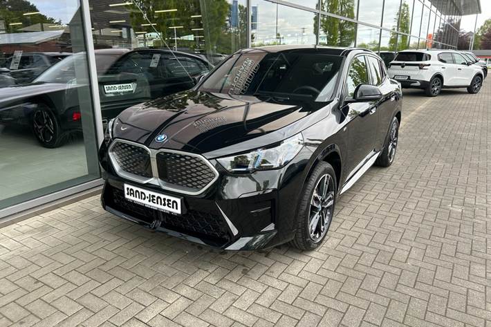Sort BMW iX2 fra 2025 set udefra