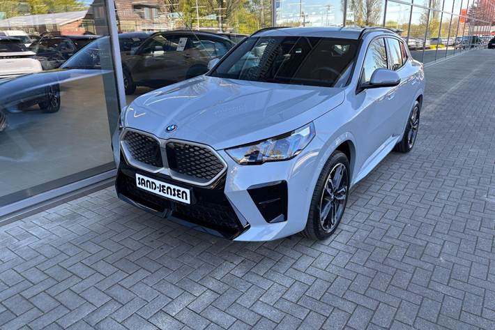 Grå BMW iX2 fra 2026