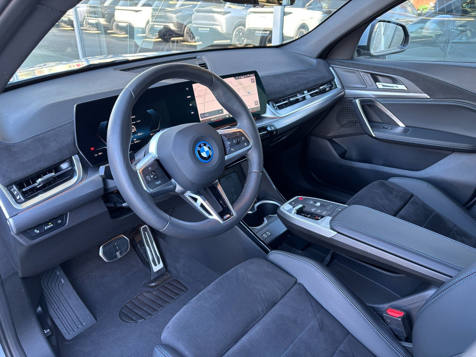 Grå BMW iX2 fra 2026