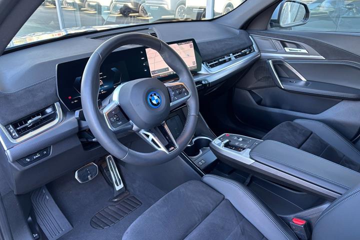 Grå BMW iX2 fra 2026