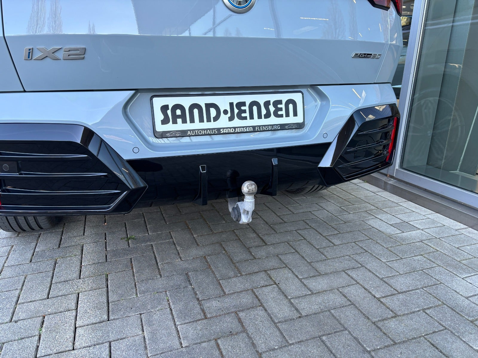 Grå BMW iX2 fra 2026