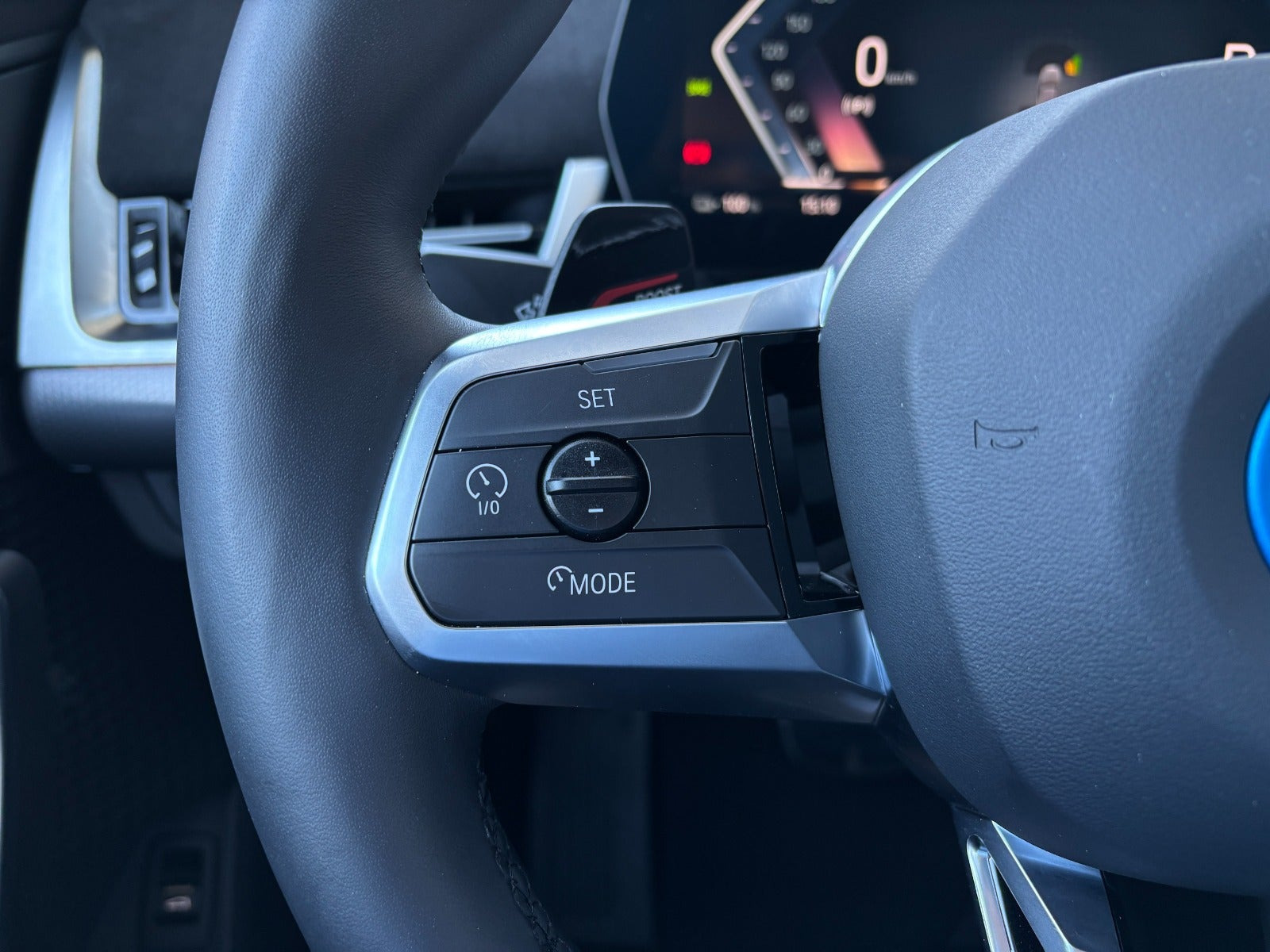 Grå BMW iX2 fra 2026