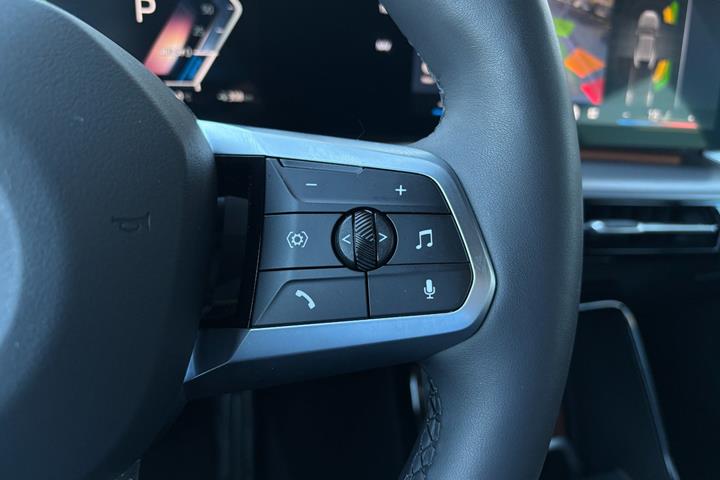 Grå BMW iX2 fra 2026