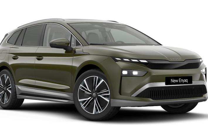 Grøn Skoda Enyaq fra 2026 set udefra