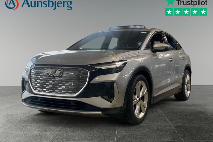 Sølv Audi Q4 e-tron fra 2022 set udefra