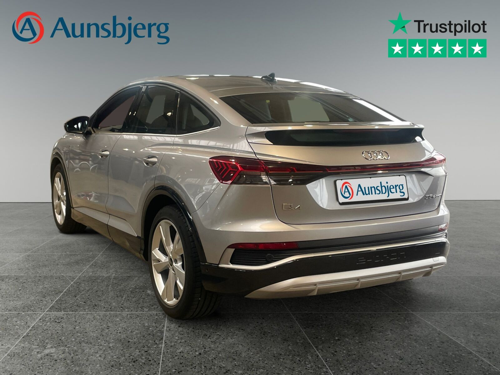 Sølv Audi Q4 e-tron fra 2022