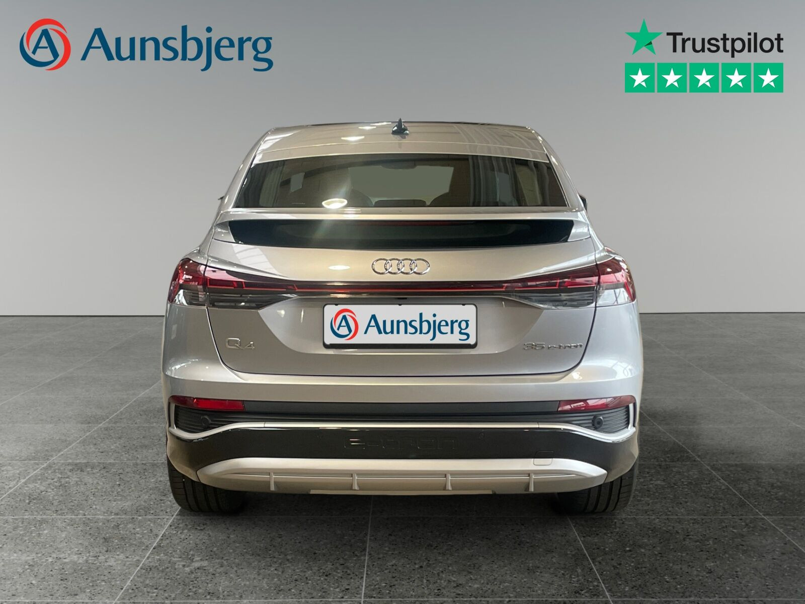 Sølv Audi Q4 e-tron fra 2022