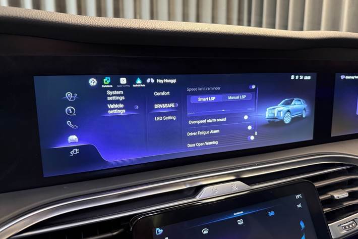 Grå Hongqi E-HS9 fra 2024
