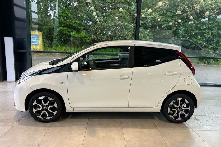 Hvid Toyota Aygo fra 2020
