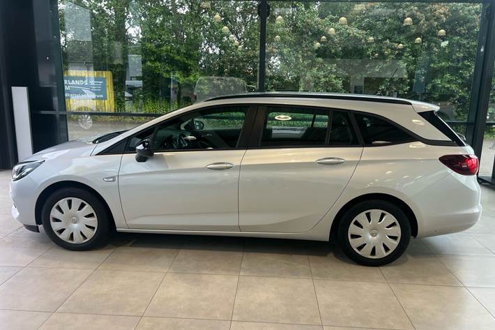 Sølv Opel Astra fra 2021