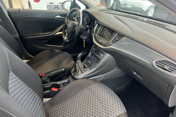 Sølv Opel Astra fra 2021