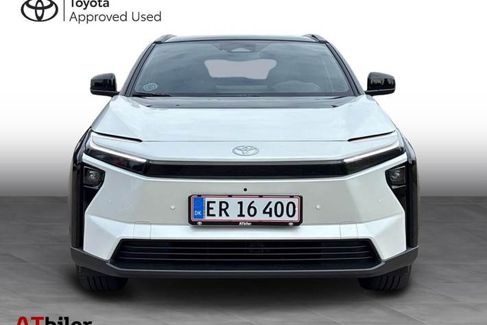 Hvid Toyota BZ4X fra 2026