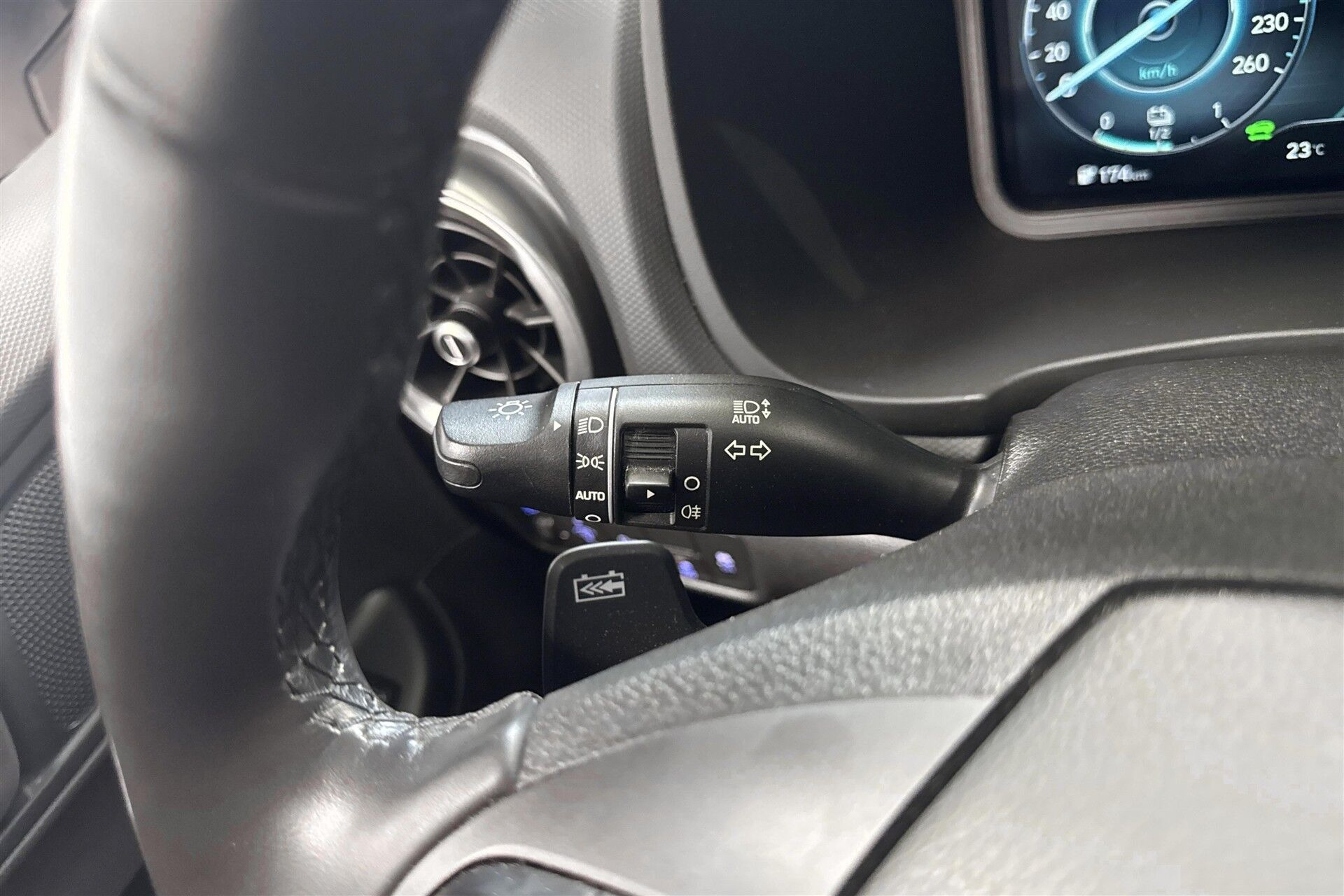 Hvid Hyundai Kona fra 2021