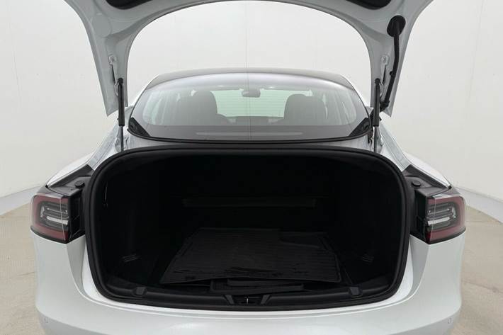Hvid Tesla Model 3 fra 2020